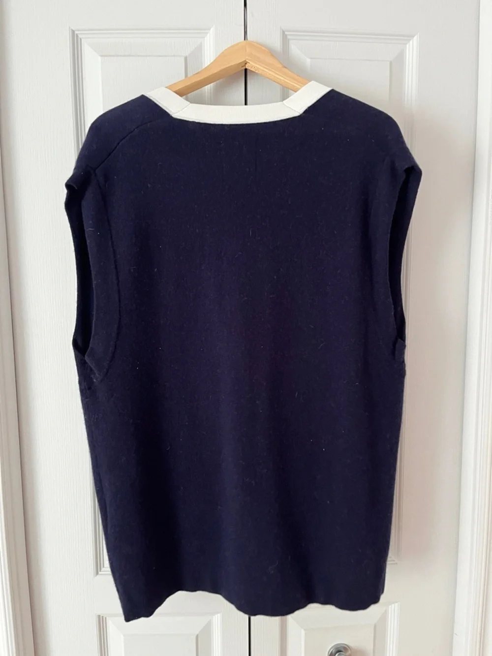 SANDRO Sleeveless Navy Cardigan with Ivory Trim - Picture 5 of 5